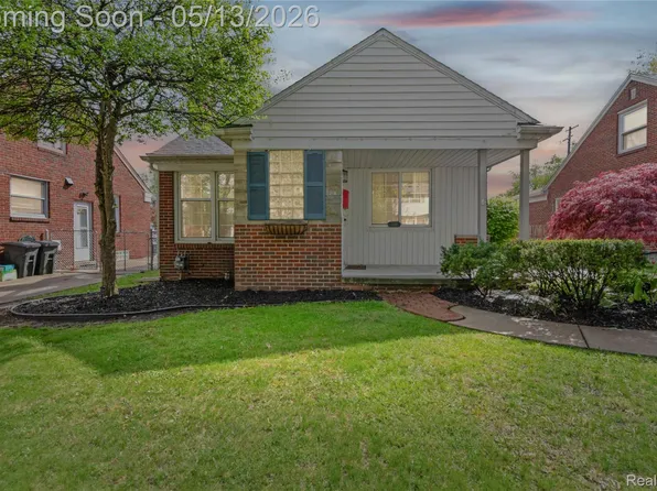21610 Prestwick Ave, Harper Woods, MI 48225