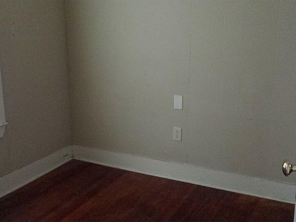 2nd image of 300B Ayrshire St