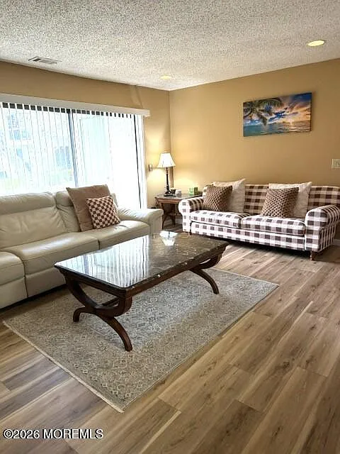 1 bed, 814 sqft, $2,200 — Photo 3