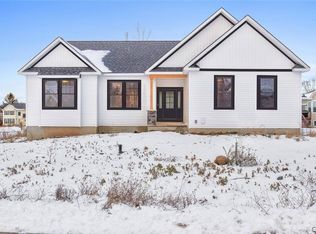 5987 Paradise Cir, Syracuse, NY 13209