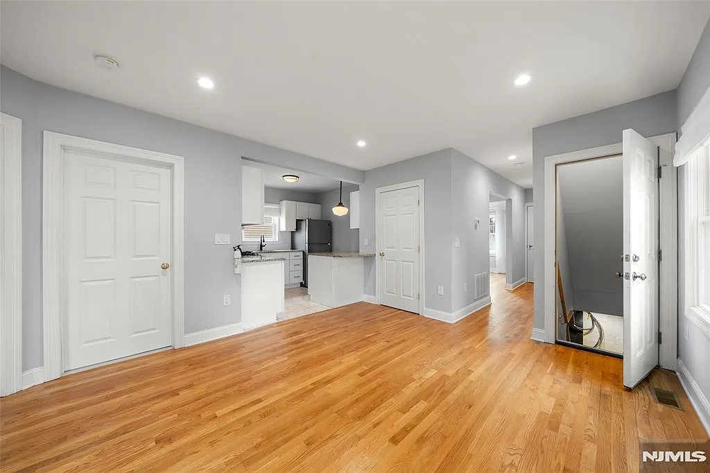 2 bed, $2,600 — Photo 2