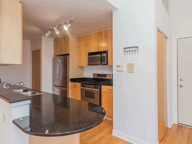 845 W Altgeld St #4D — Photo 12