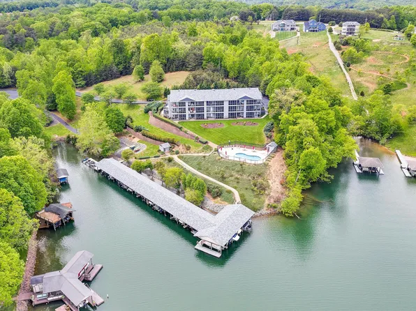 200 Bay Shore Dr #115, Moneta, VA 24121