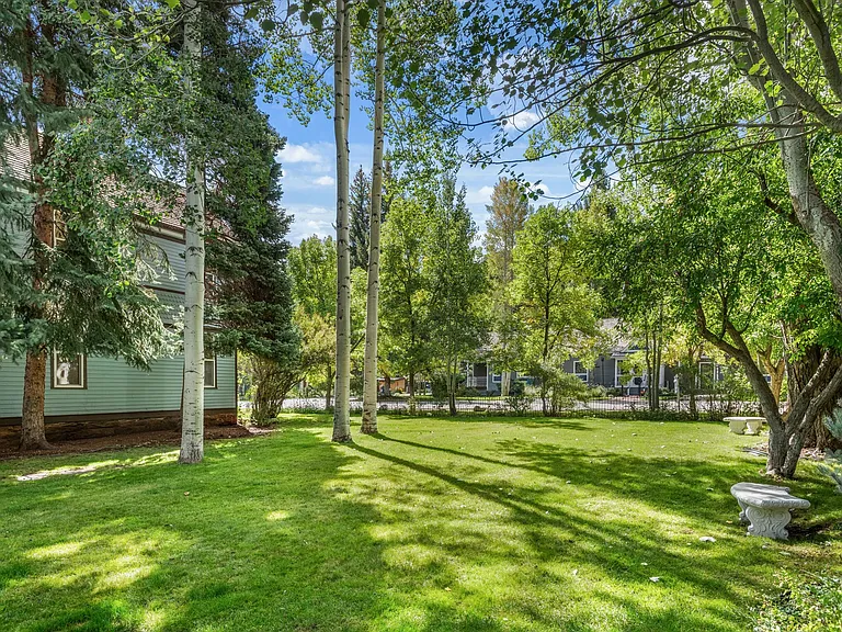 500 W Francis St — Photo 9