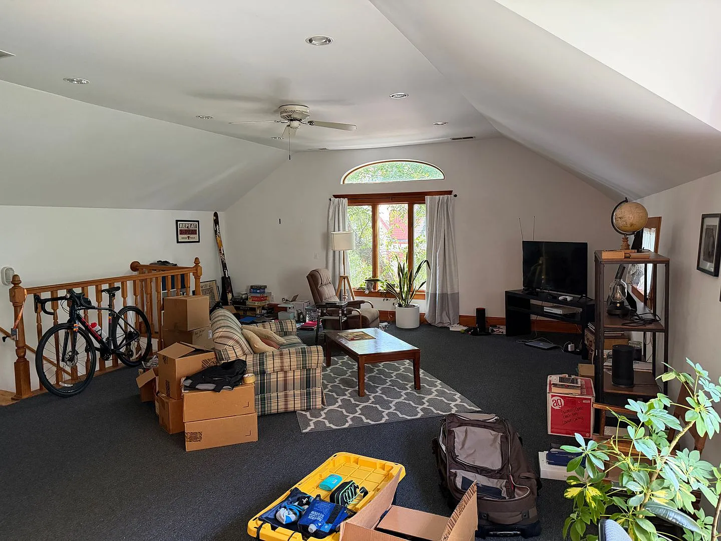 2724 N Racine Ave — Photo 2