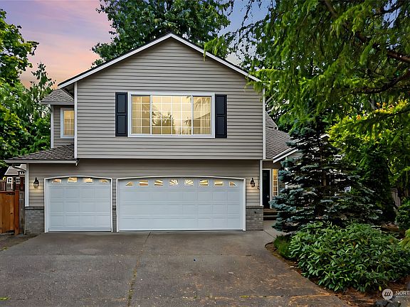 2nd image of 1116 198th Avenue E