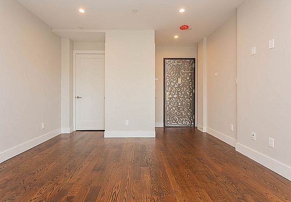 5th image of 2513 27th St APT 4A