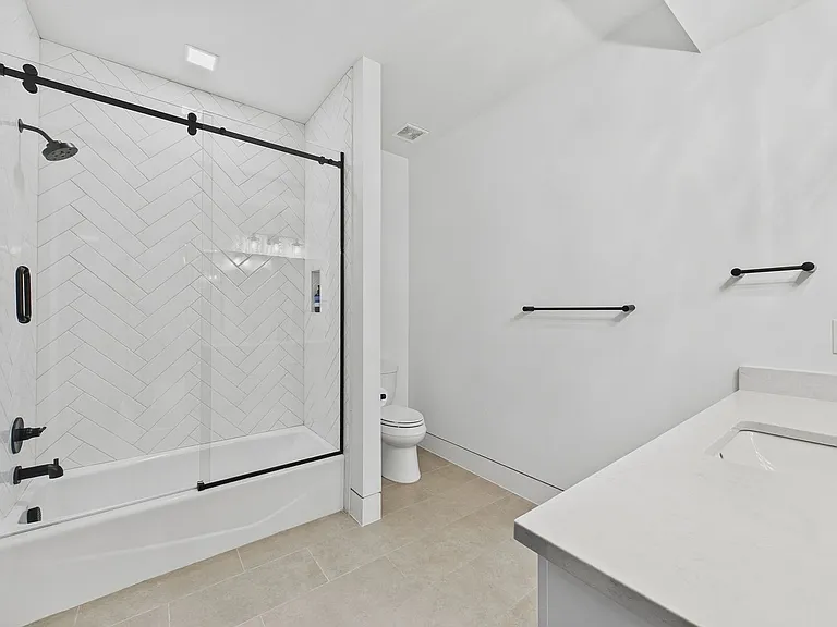 155 N Southmoor Dr — Photo 12