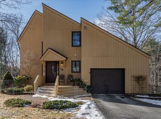 18 Salisbury Rd, Delmar, NY 12054