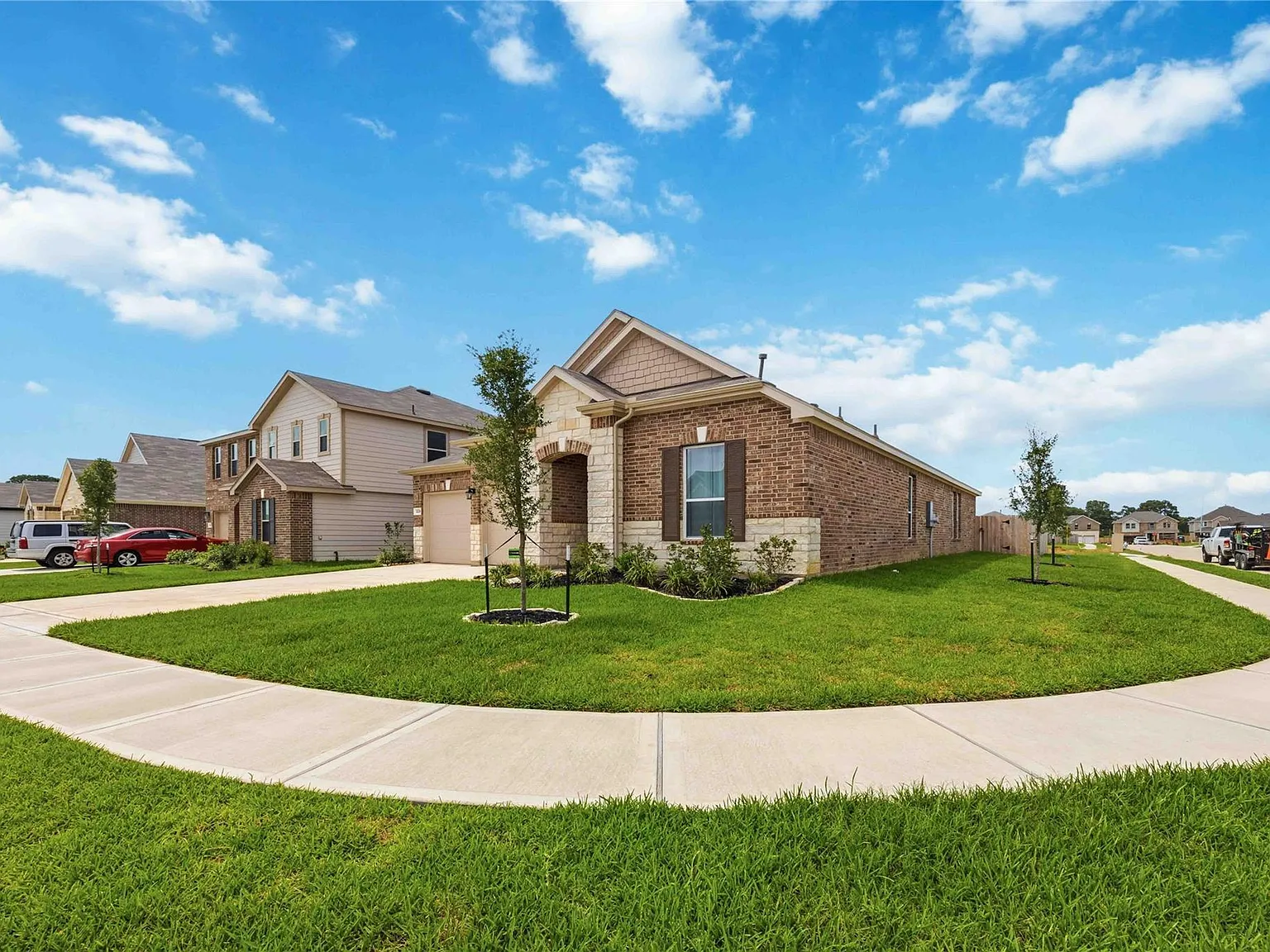 4 bed, 3.0 bath, 2100 sqft, $2,400 — Photo 2
