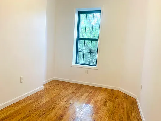 Rented by Capri Jet Realty Corp | media 18