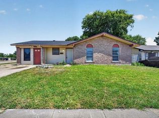 3205 Pacesetter Dr, Dallas, TX 75241