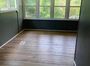 747 W Outer Dr, Oak Ridge, TN 37830