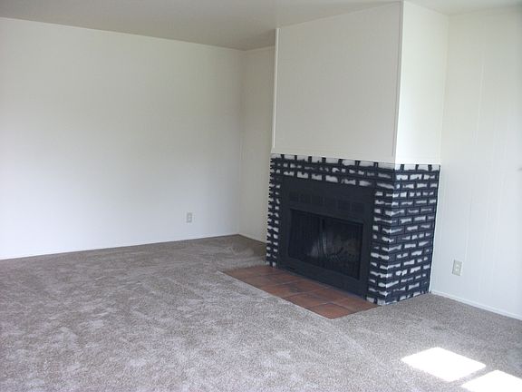 2nd image of 1618 Carol Dr