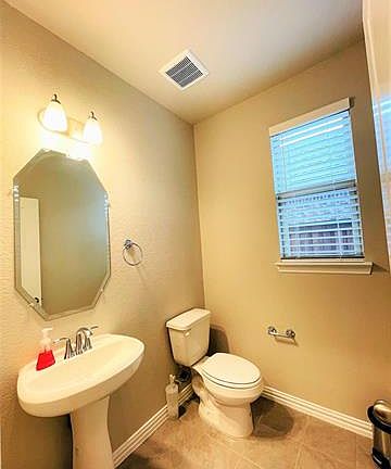 4th image of 2116 Miramar Dr