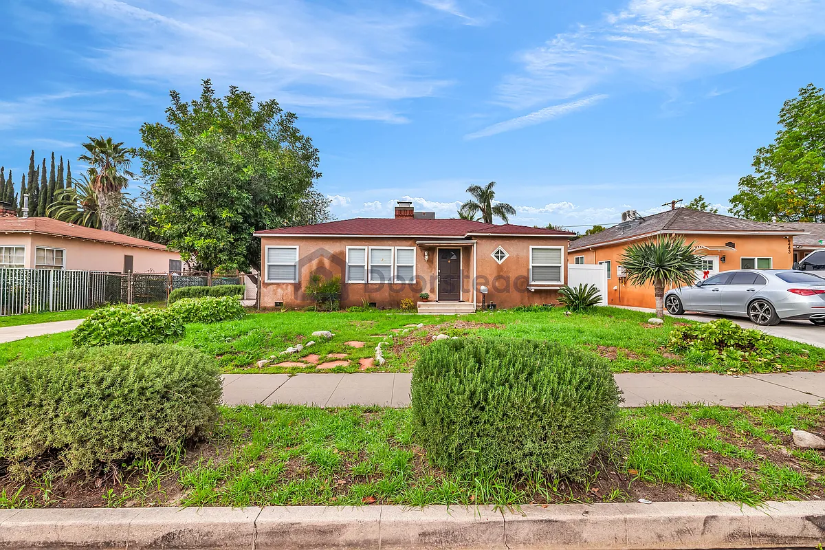 Building Photo - 6437 Wilkinson Ave #NO