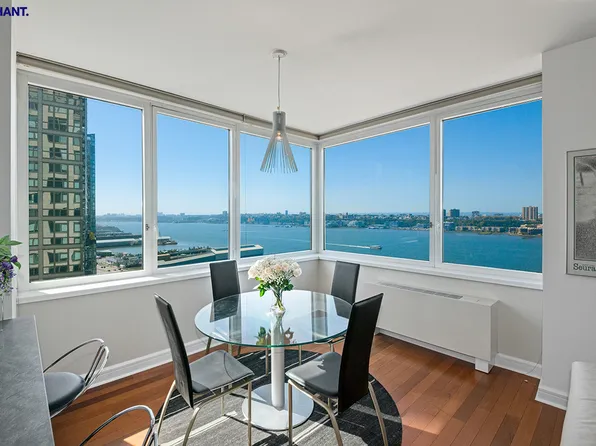 100 Riverside Boulevard image 3 of 21