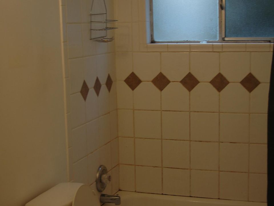 2nd image of 6108 Romaine St #9