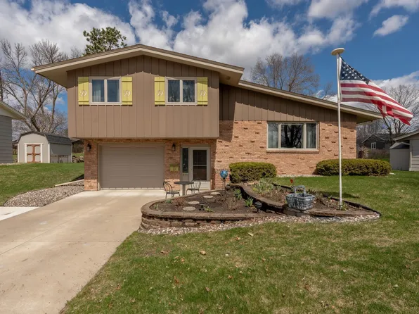 805 3rd St NE, New Prague, MN 56071