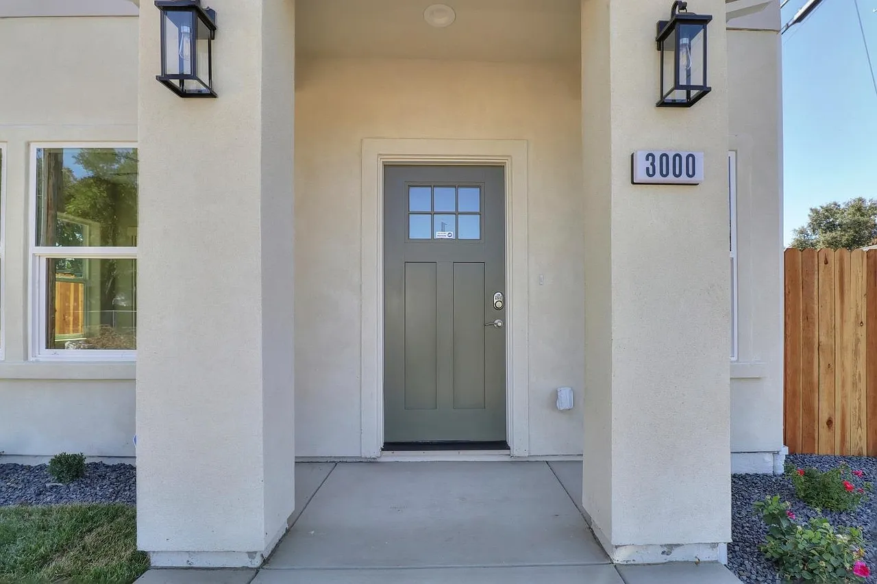 3960 40th Broadway St — Photo 2