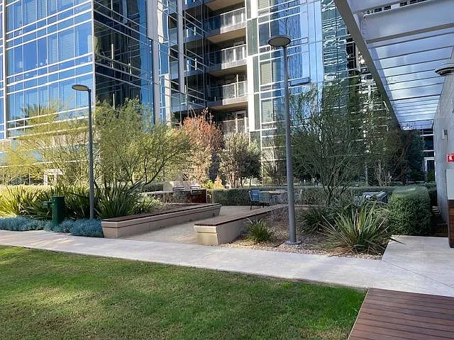 Outdoor Amenities - Walkway