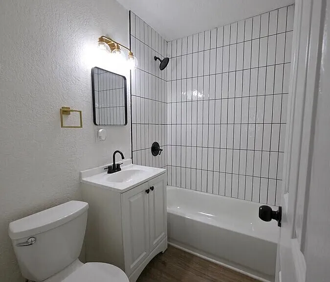 718 E Gudgell Ave — Photo 8