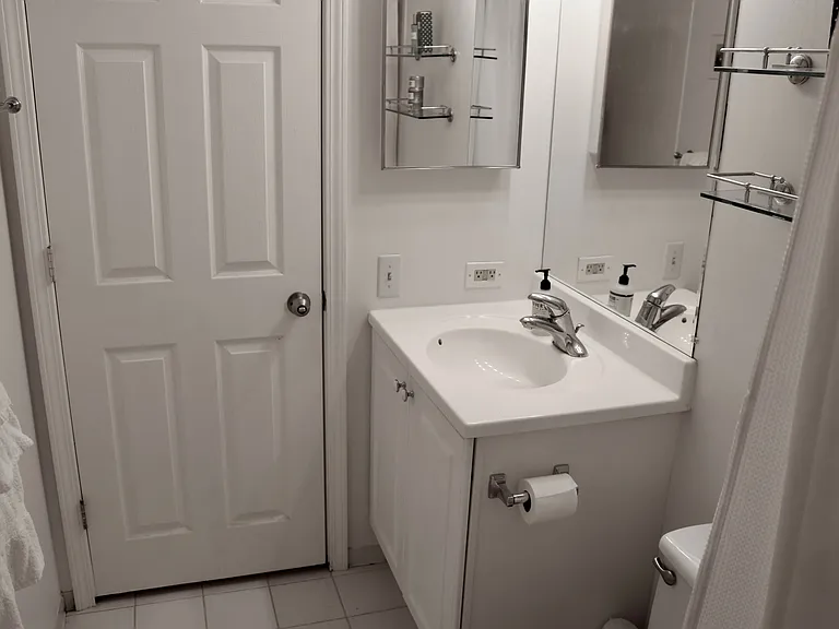 2510 N Wayne Ave #211 — Photo 6