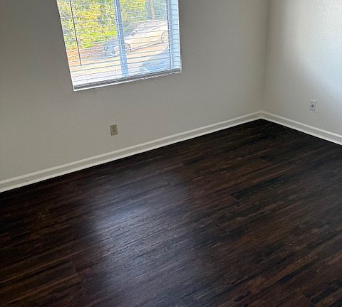 4th image of 702 Edwards St #702