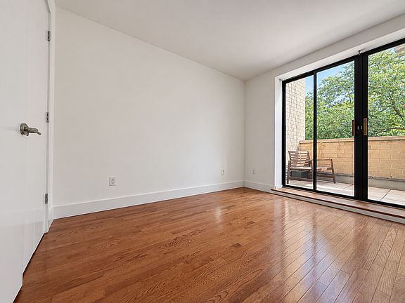 3rd image of 80 Meserole St APT 2L