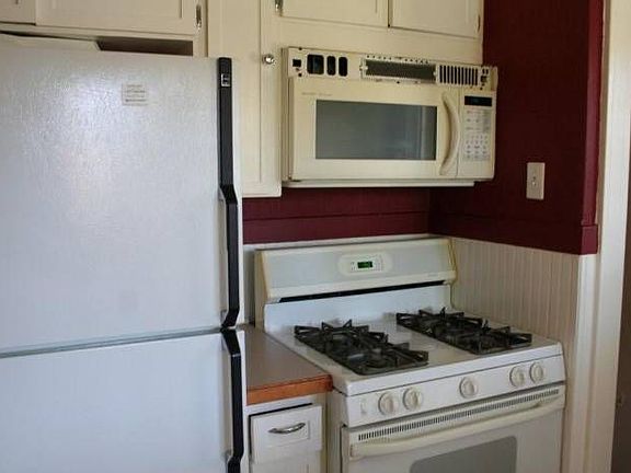 Gas Stove and Microwave