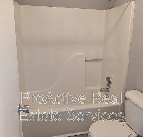 812 W 27th St #1 — Photo 15