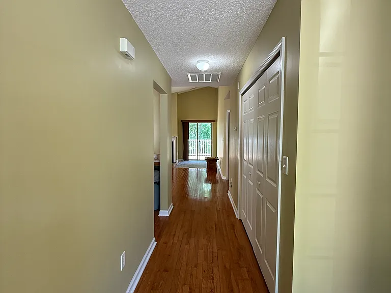 114 Fairway View Dr — Photo 2