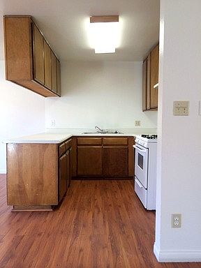 4th image of 4906 Rosewood Ave APT 202