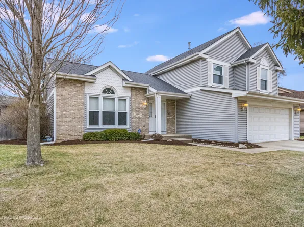 120 N Bristol Dr, Bloomingdale, IL 60108