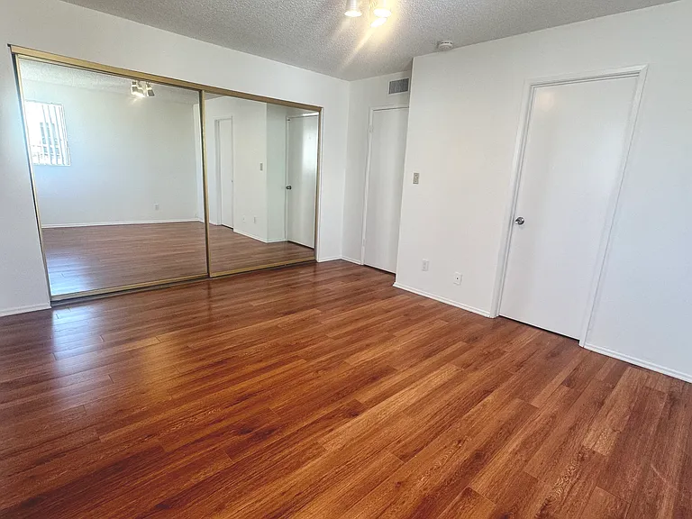463 W Wilson Ave #6 — Photo 7
