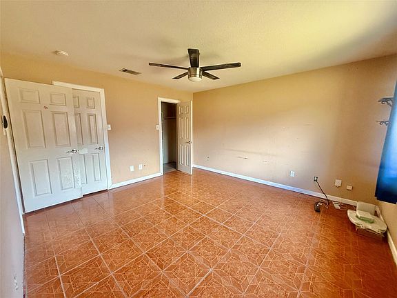 4th image of 305 Maple Ln