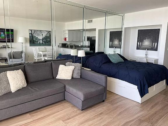 5th image of 555 NE 15th St APT 505