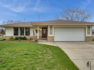 8821 Maplecrest Dr, Racine, WI 53406