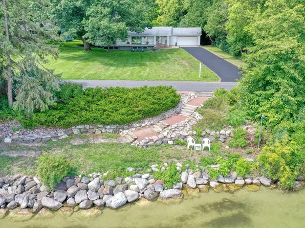 618 Lac La Belle DRIVE, Oconomowoc, WI 53066
