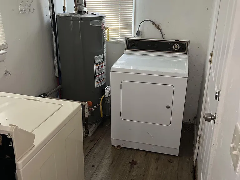3308 Young Ave — Photo 6