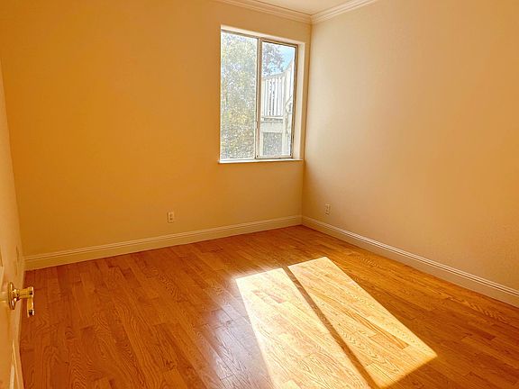 4th image of 322 28th Ave #322