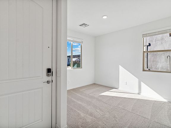 Destination at Gateway - Jasmine Interior Image 2