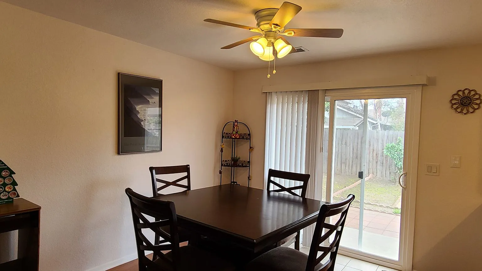 Beautiful 2 Bedroom Plus a Den in Desirable Greenhaven/Pocket Neighborhood! — Photo 4