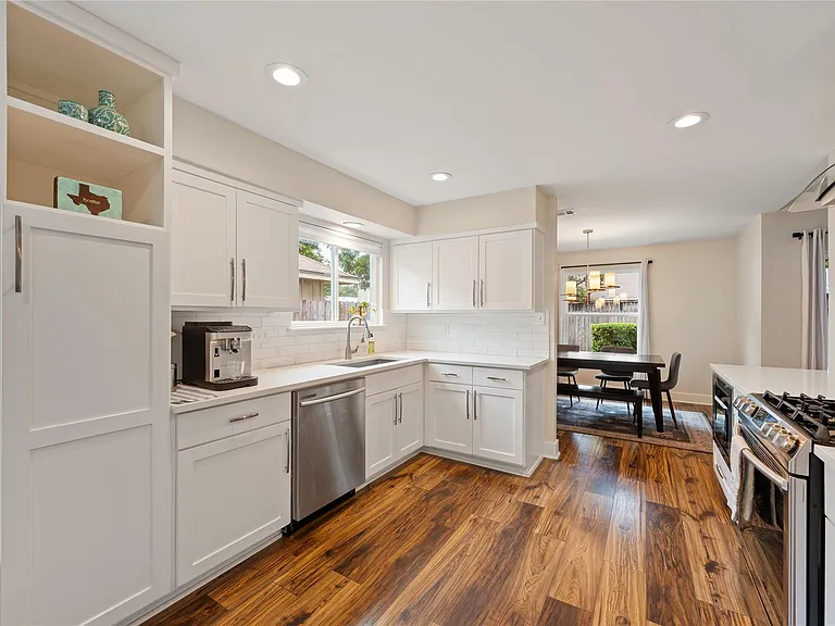 4902 Pelham Dr — Photo 15