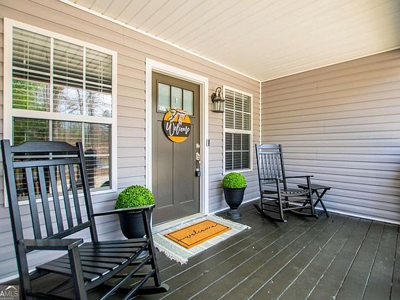 5th image of 212 Hillcrest Rd