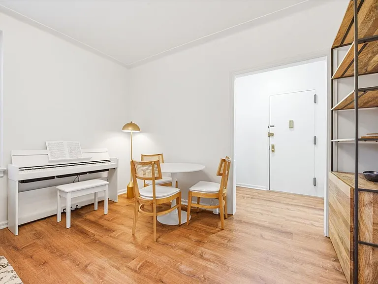 6264 Saunders St #3P — Photo 10
