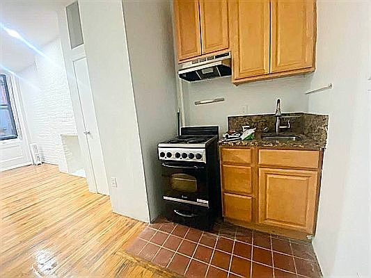 5th image of 413 E 9th St #1AA