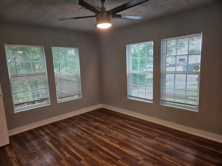 209 NW Arlington Ave — Photo 9