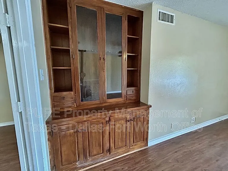 2411 E Mitchell St — Photo 6