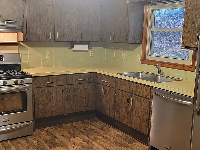 1806 Hawthorne Ave — Photo 14